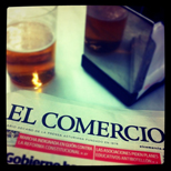 Diario El Comercio sobre la barra del bar